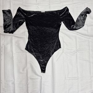 Tobi  Black Velvety Off the Shoulder Bodysuit Unisex Size M